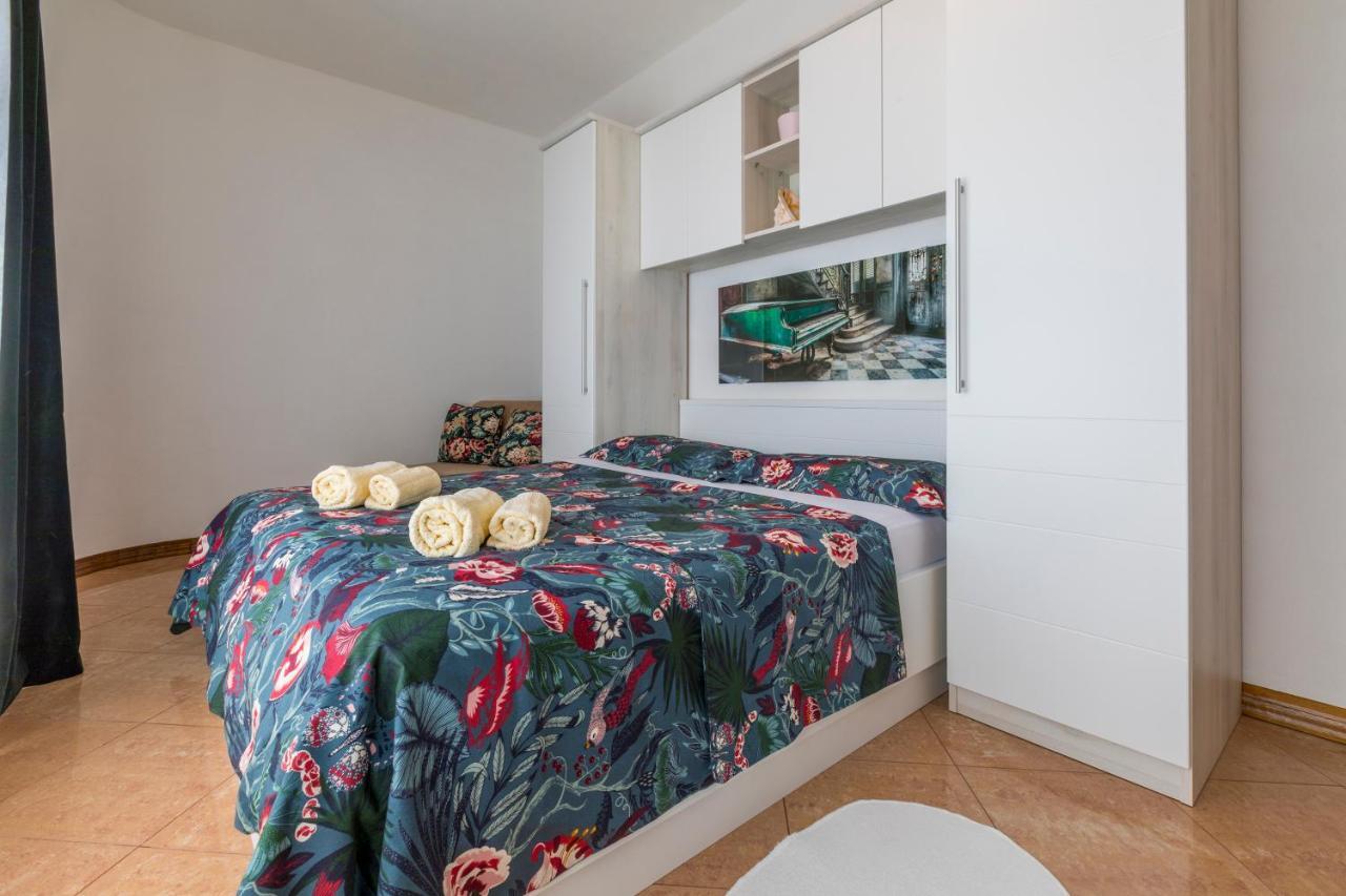 Villa M Crikvenica Bagian luar foto