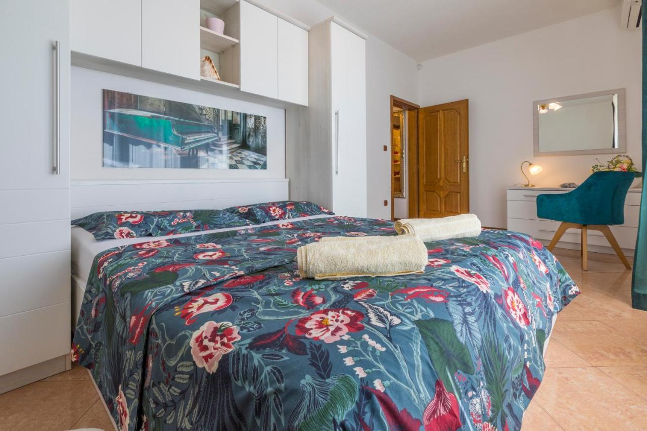 Villa M Crikvenica Bagian luar foto